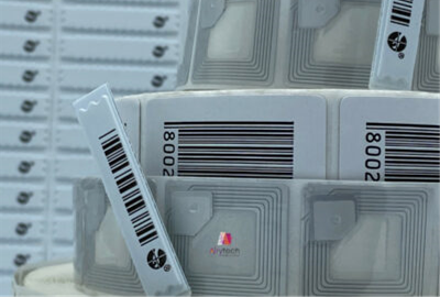 Quelles sont les différences entre les étiquettes antivol AM et RF ?